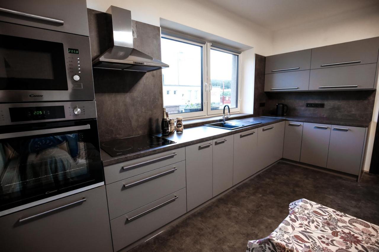 Apartman Devade Se Dvema Loznicemi A Wifi Pripojenim 特鲁特诺夫 外观 照片