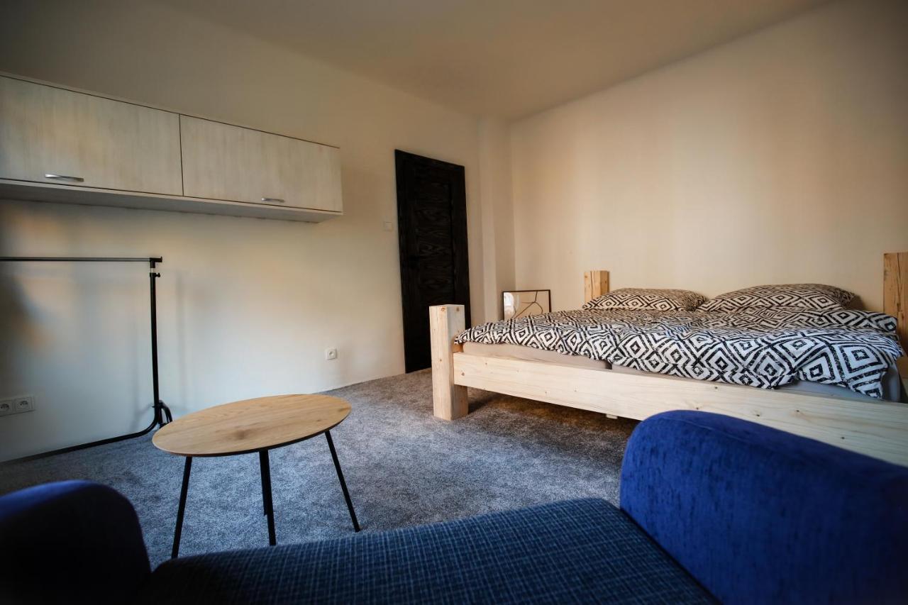 Apartman Devade Se Dvema Loznicemi A Wifi Pripojenim 特鲁特诺夫 外观 照片