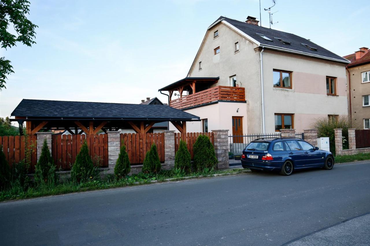 Apartman Devade Se Dvema Loznicemi A Wifi Pripojenim 特鲁特诺夫 外观 照片